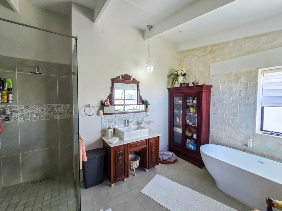 3 Bedroom Property for Sale in Stilbaai Oos Western Cape